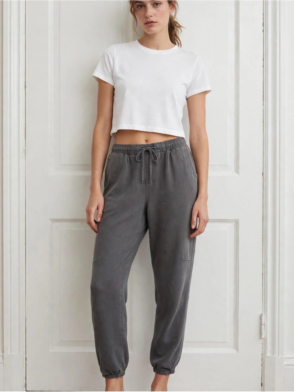 Roxy Women’s M Drawstring Joggers - Gray 70% Viscose 30% poly blend.